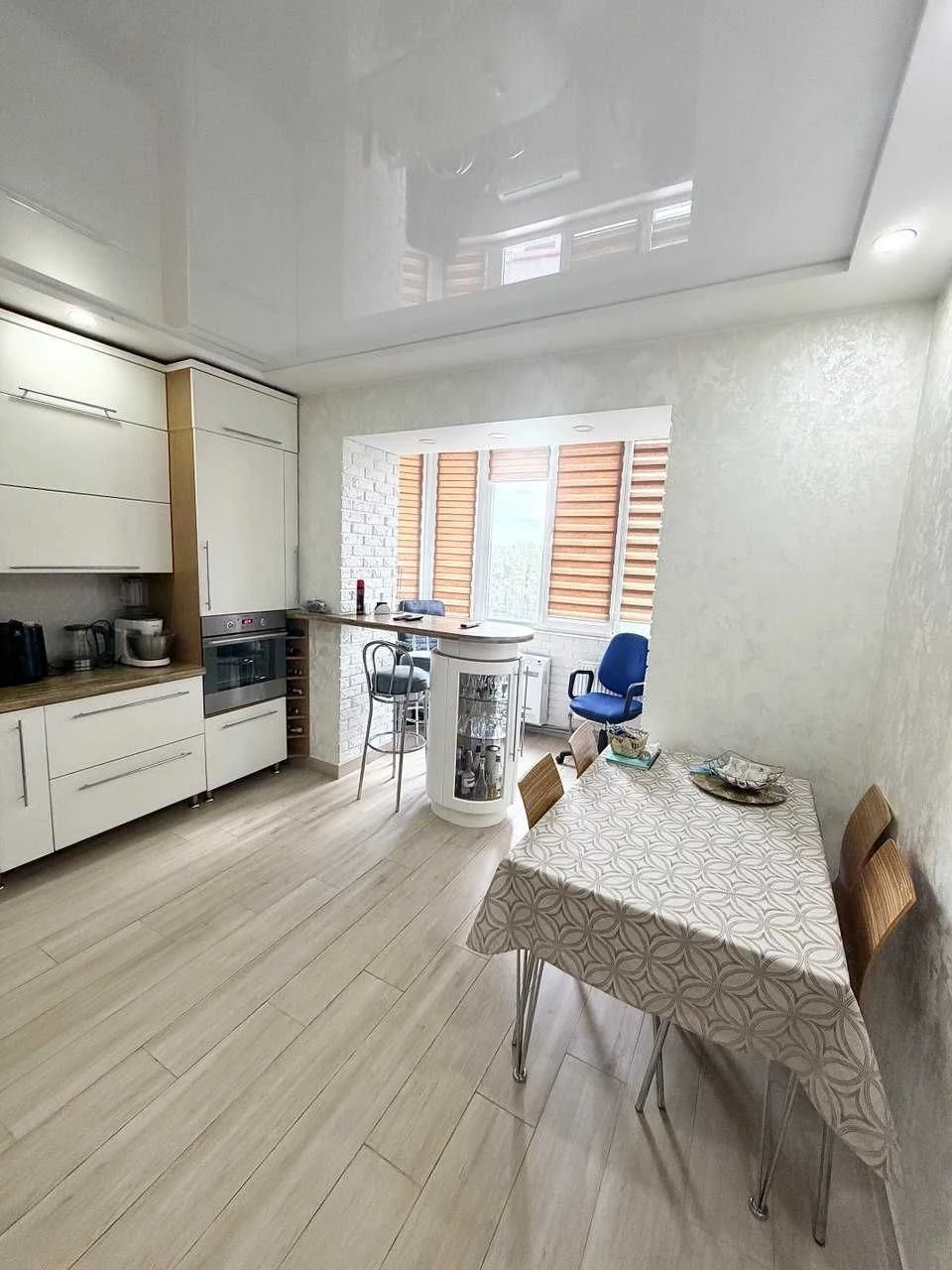 Продаж 3к квартири 84м2, новий ЖК, дизайнерський ремонт, Сла