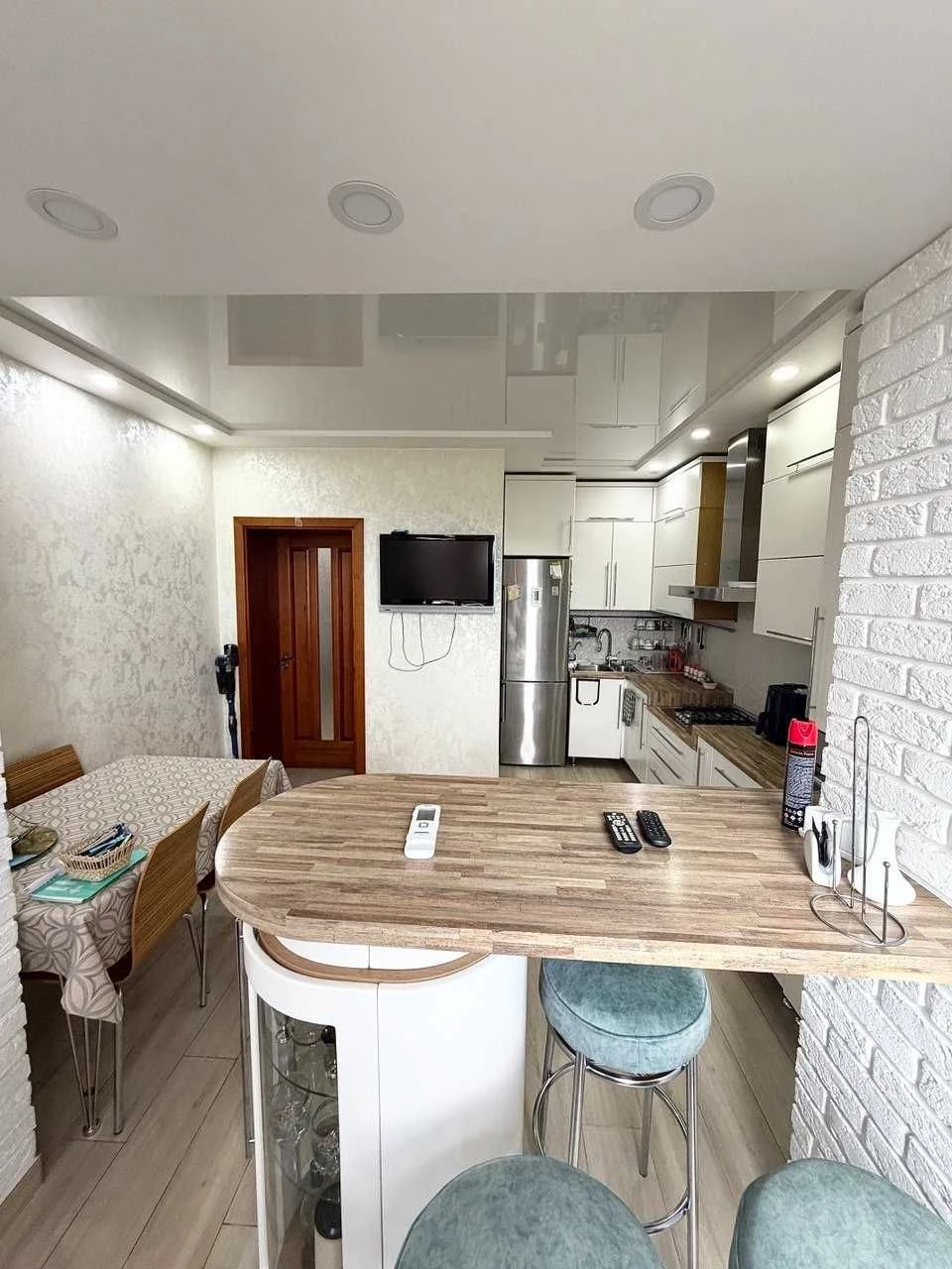 Продаж 3к квартири 84м2, новий ЖК, дизайнерський ремонт, Сла