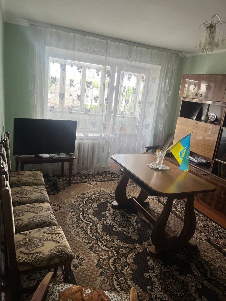 Продам трьохкімнатну квартиру