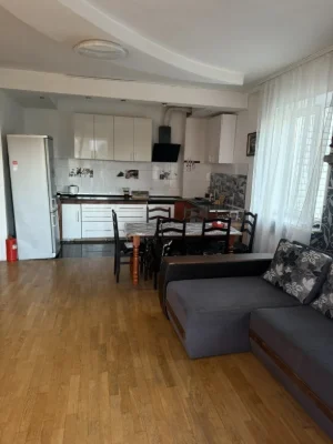 Продається двоповерхова  квартира 200 м.кв. в центрі м.Славу