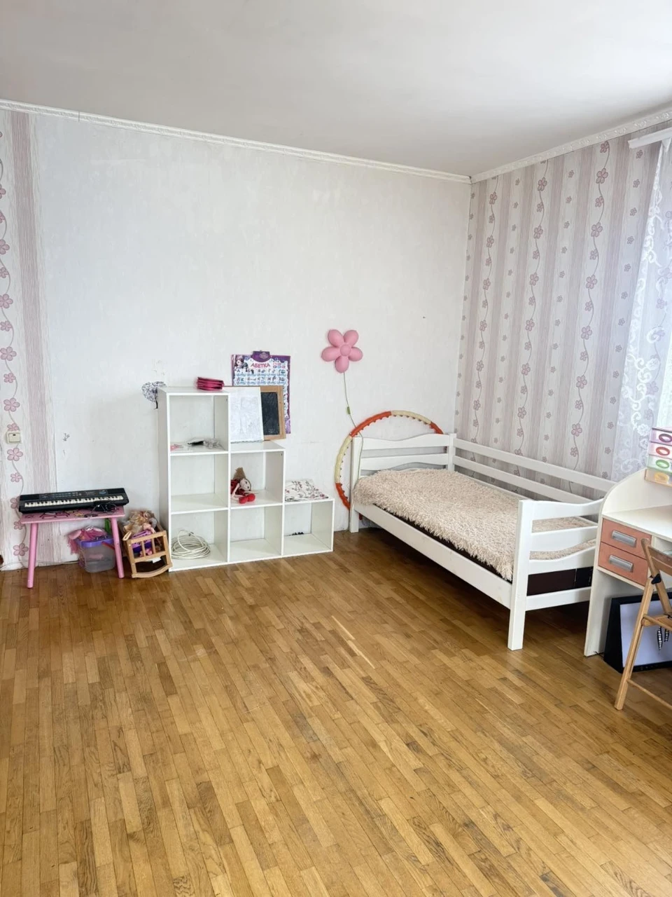 Продається двоповерхова  квартира 200 м.кв. в центрі м.Славу