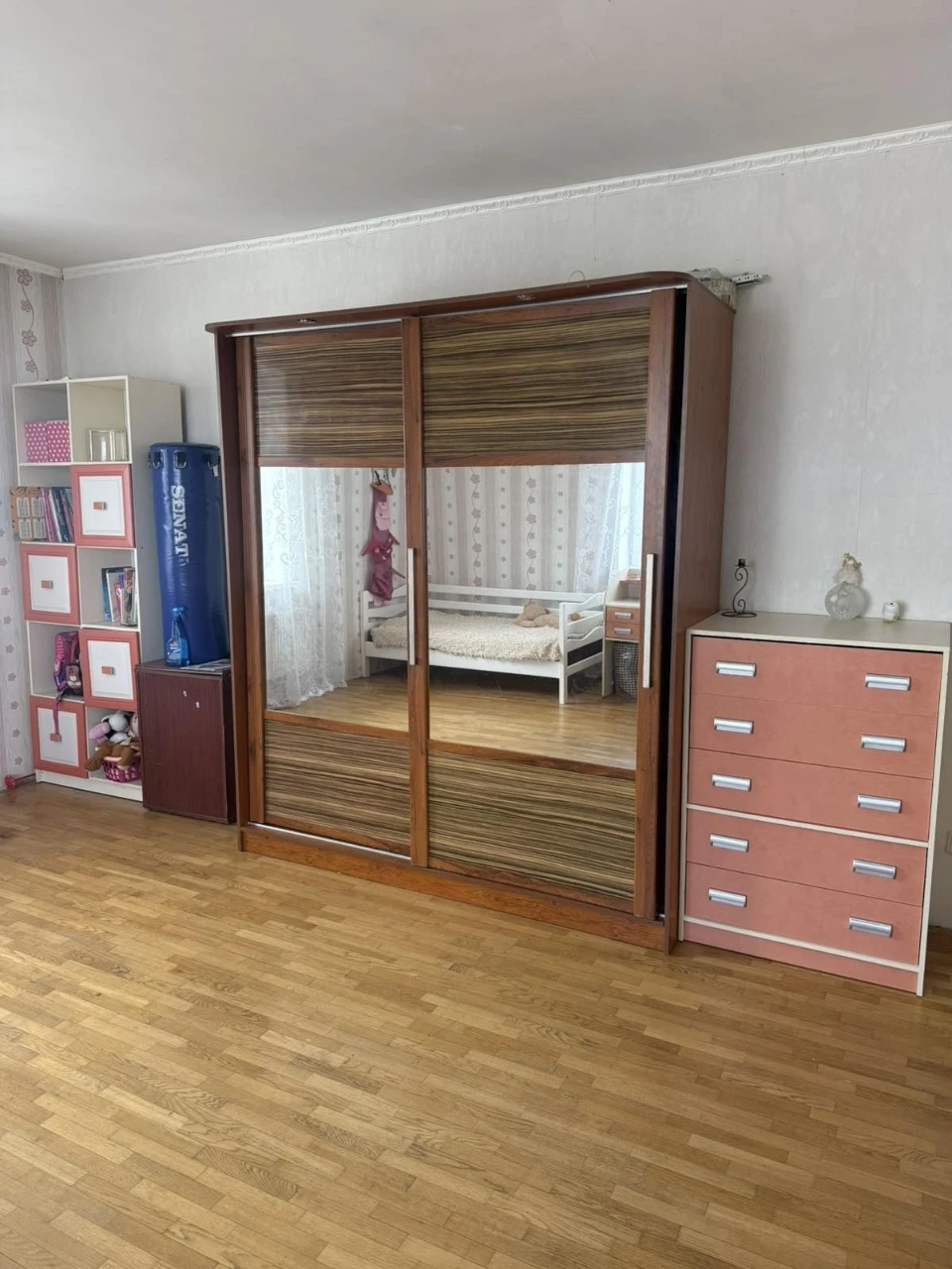Продається двоповерхова  квартира 200 м.кв. в центрі м.Славу