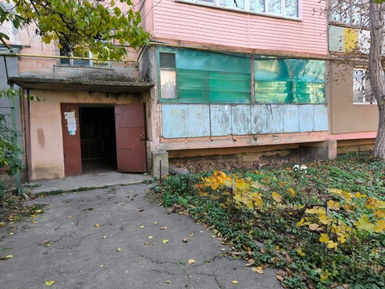 У продажу простора 2-кімнатна квартира в Роздільній.