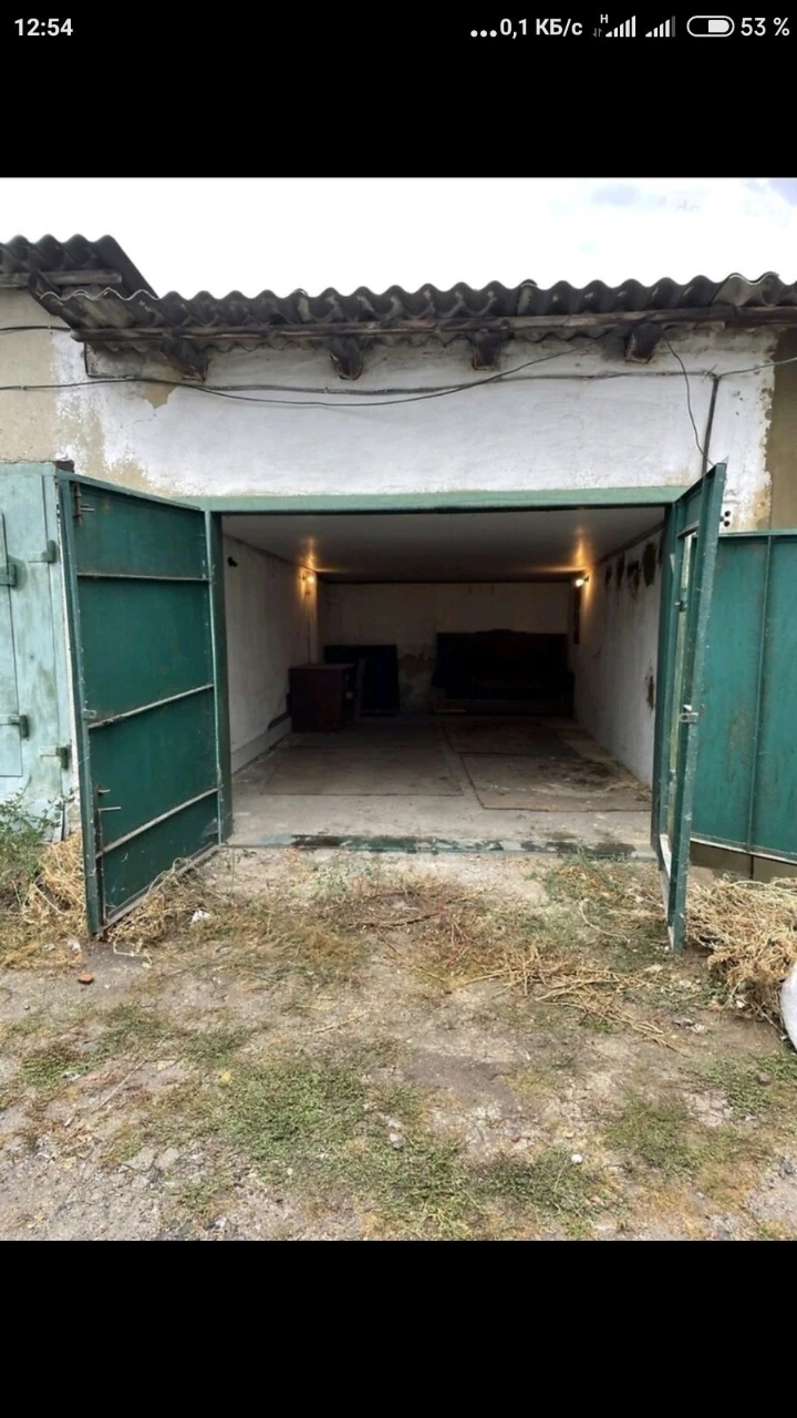 Garage with cellar, with documents