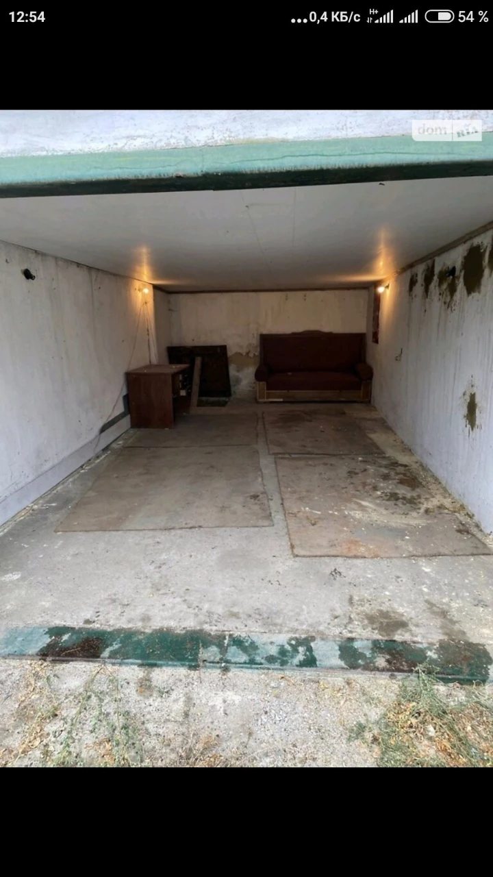 Garage with cellar, with documents