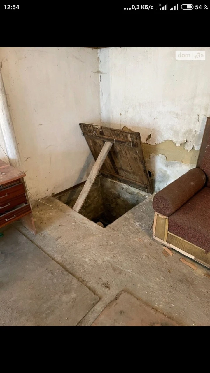 Garage with cellar, with documents