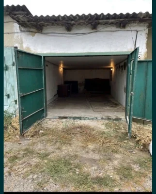 Garage with cellar, with documents