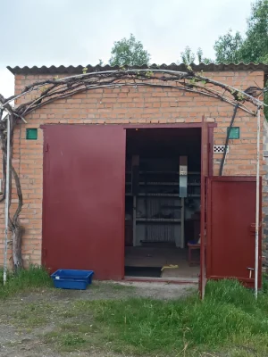 Продам гараж в м. Хмільнику