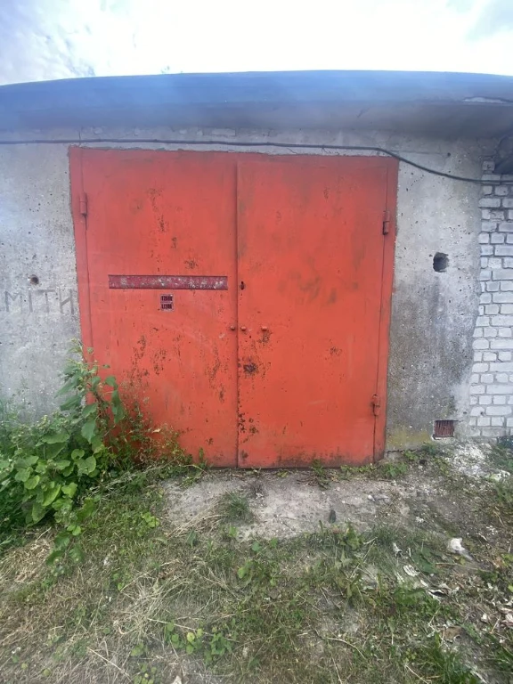 Продається або в оренду гараж, перекритий плитами
