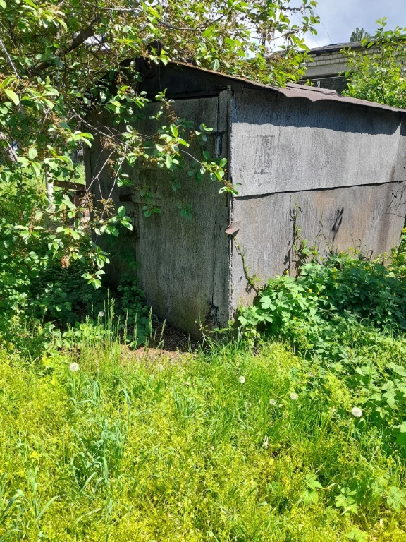 Металлический домик , гараж.