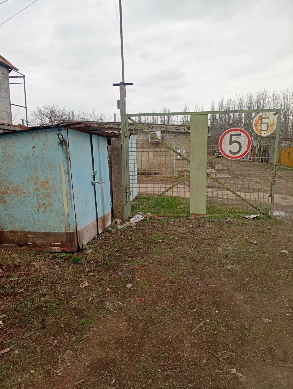 Metal Garage on M'yasokombinatu Estate.