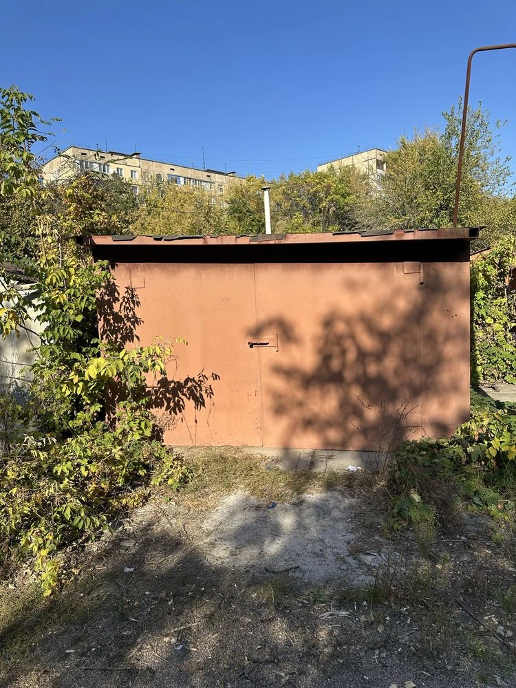 For Sale: Metal Garage
