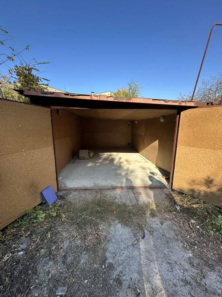 For Sale: Metal Garage