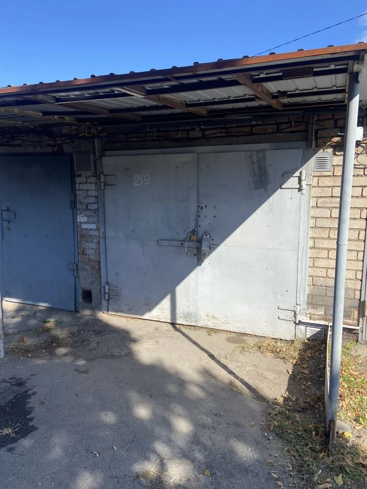 Garage in the "Cosmonauts" cooperative house