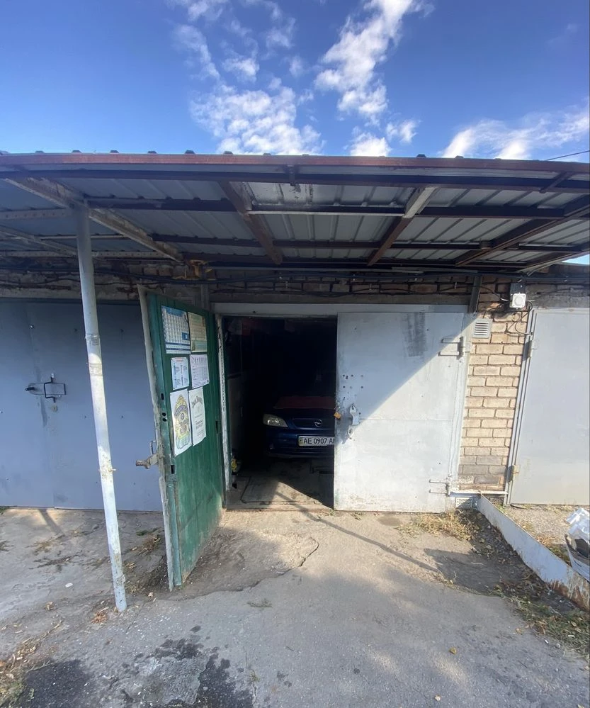 Garage in the "Cosmonauts" cooperative house