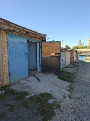 Cooperative Garage on Volodymyr Veliky Square