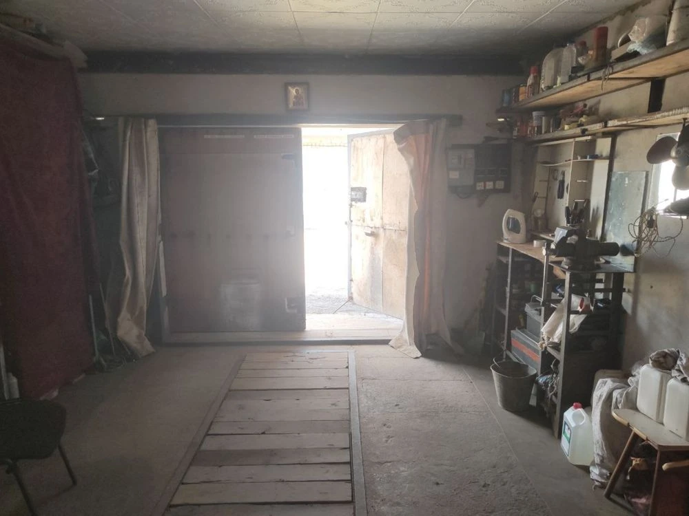 Garage 6 x 4. First East