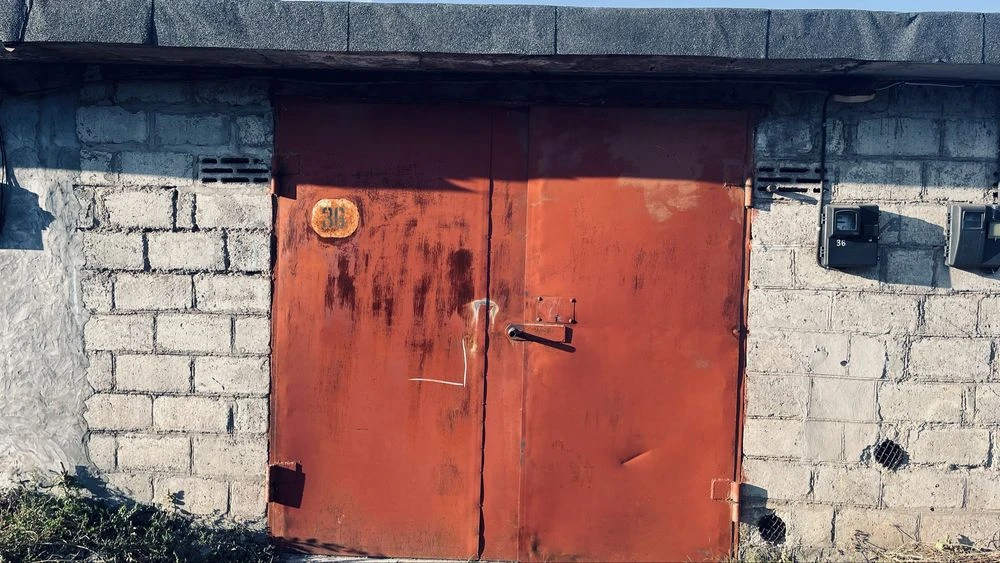 Garage for Sale, Cooperative Zhotovnev