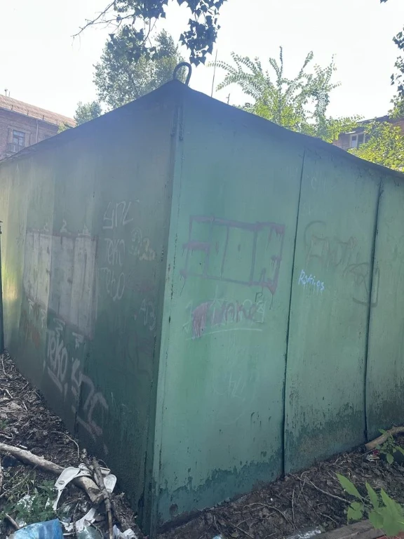 For sale: Metal garage