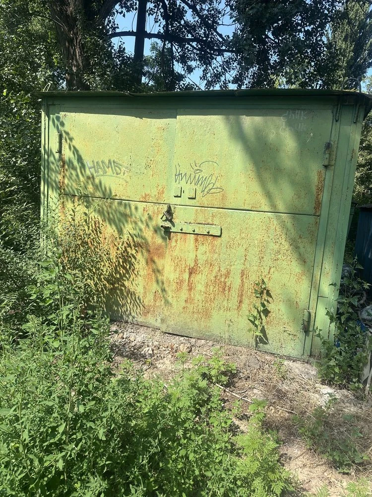 For sale: Metal garage
