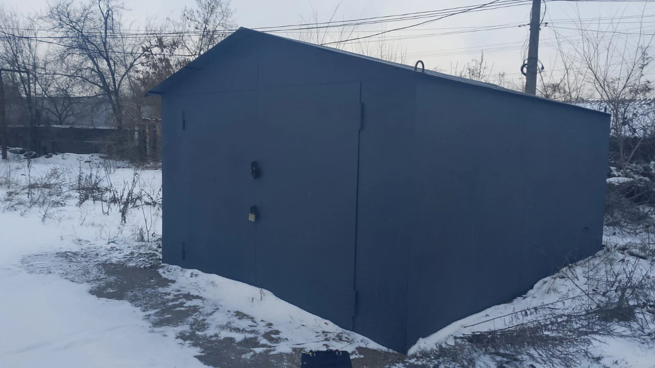 Металевий гараж  розмір 3.5 на 5.Самовивіз.