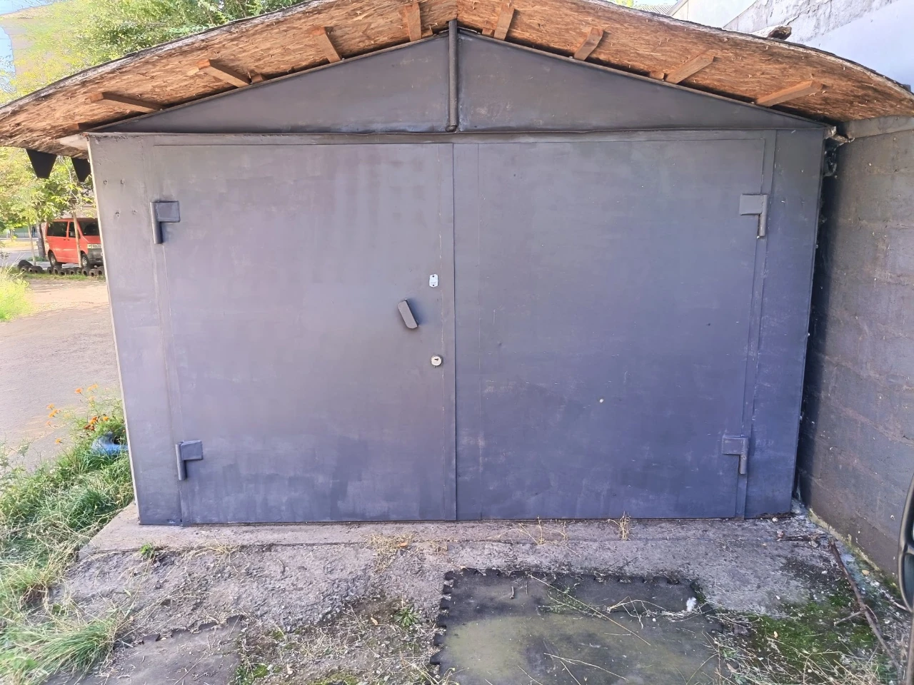 Metal garage on Ufimskaya street in a courtyard