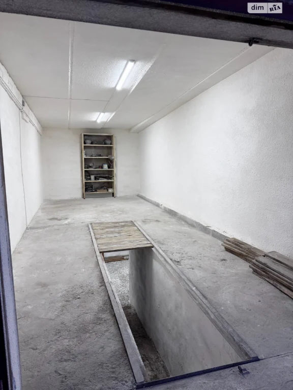 Garage Space for Sale in a Garage Cooperative