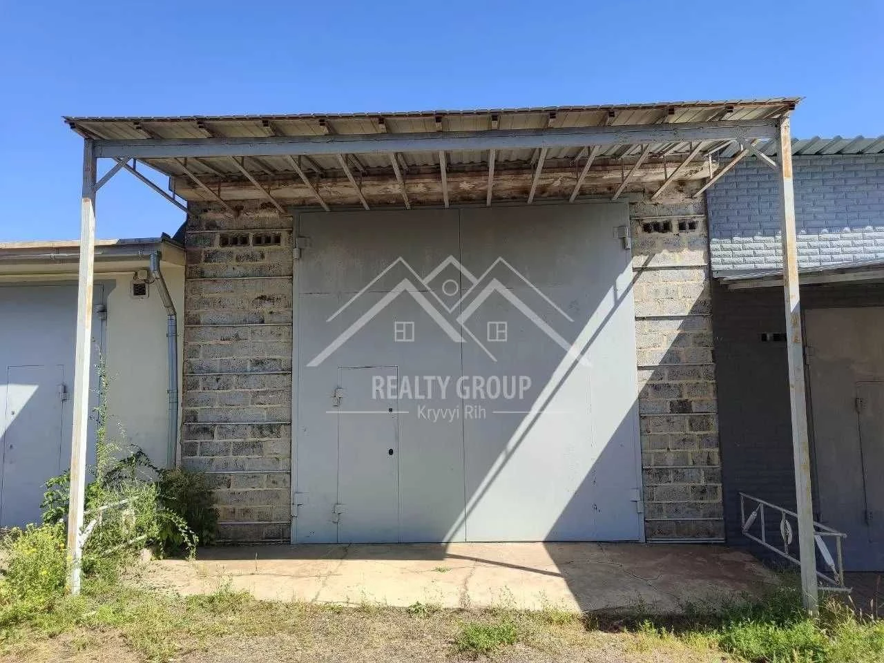 Sale of a large garage (box) in the Central District