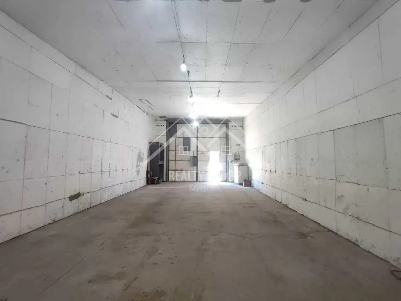 Sale of a large garage (box) in the Central District
