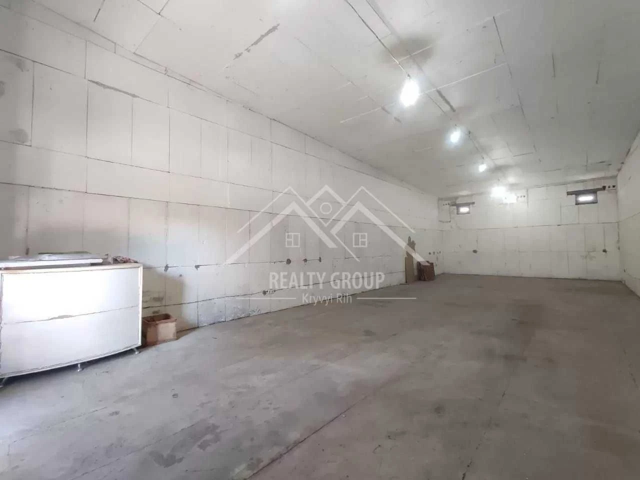 Sale of a large garage (box) in the Central District