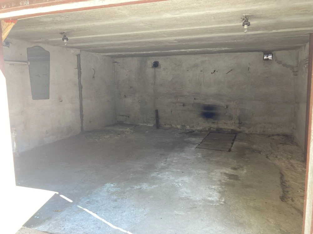 Garage, Social District.