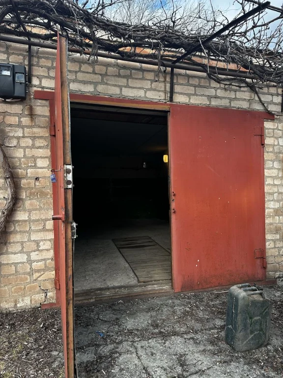 Coop Garage "Avantgard", on Charivna Street