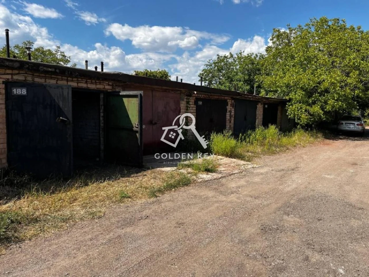 Sale of Garage, Central District
