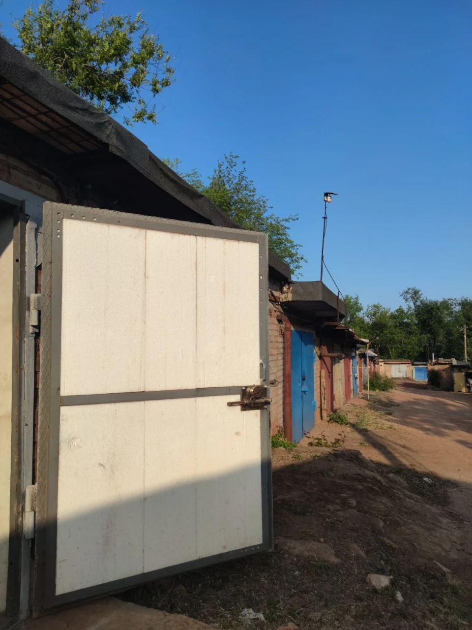 Garage with a pit. Garage cooperative Artemovets