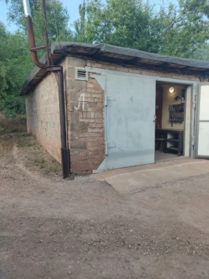 Garage with a pit. Garage cooperative Artemovets