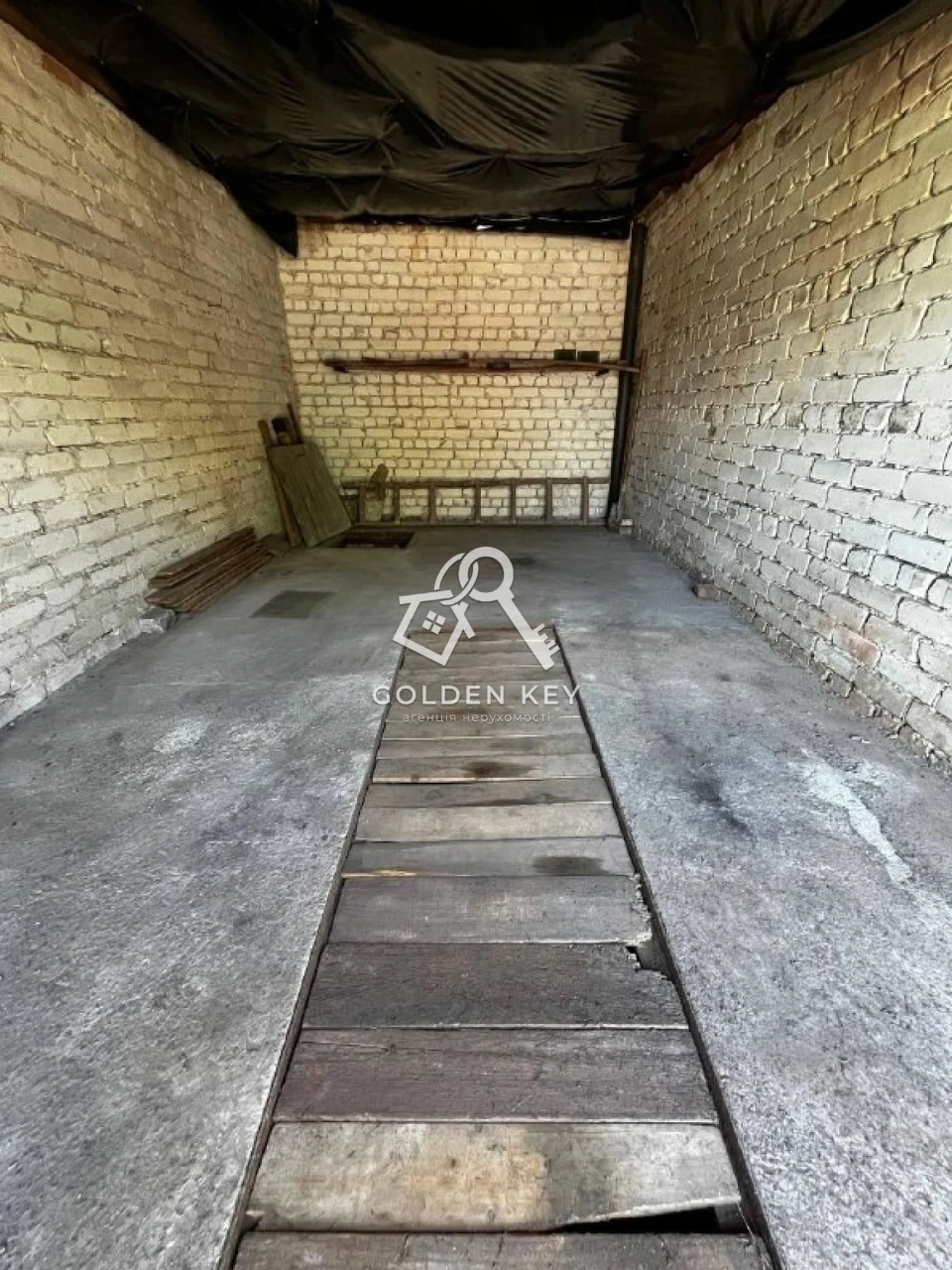 Sale of Garage, Central District