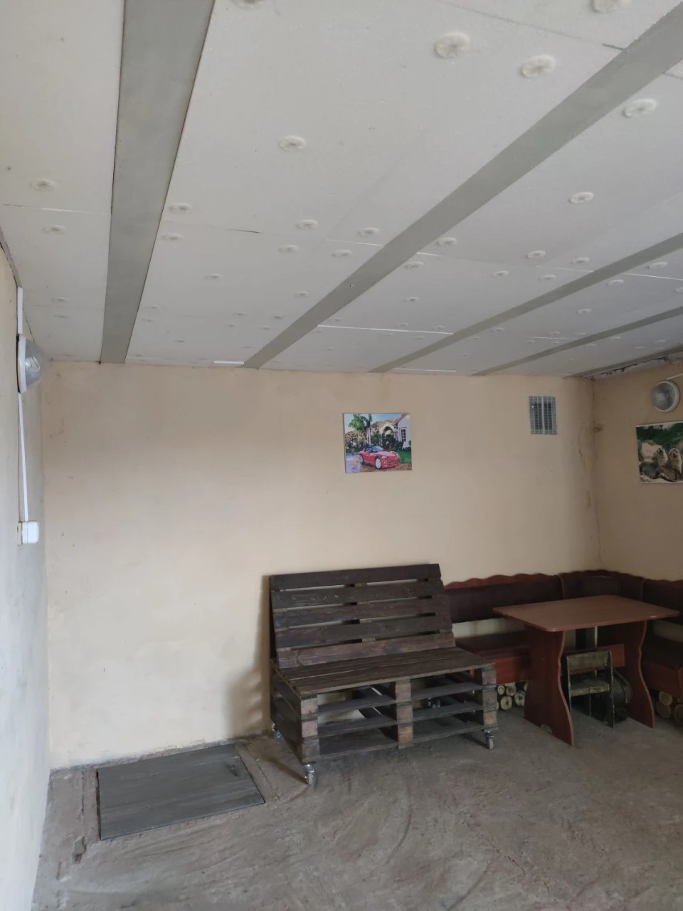 Garage with a pit. Garage cooperative Artemovets