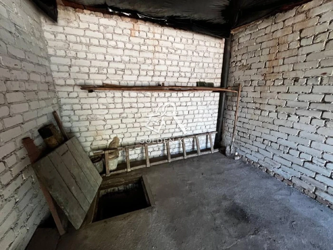 Sale of Garage, Central District