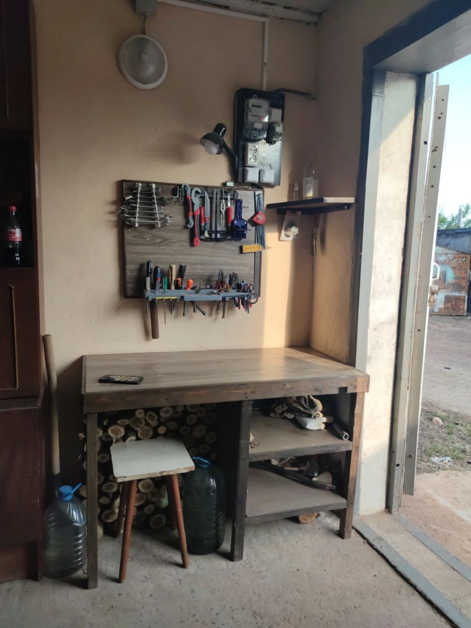 Garage with a pit. Garage cooperative Artemovets