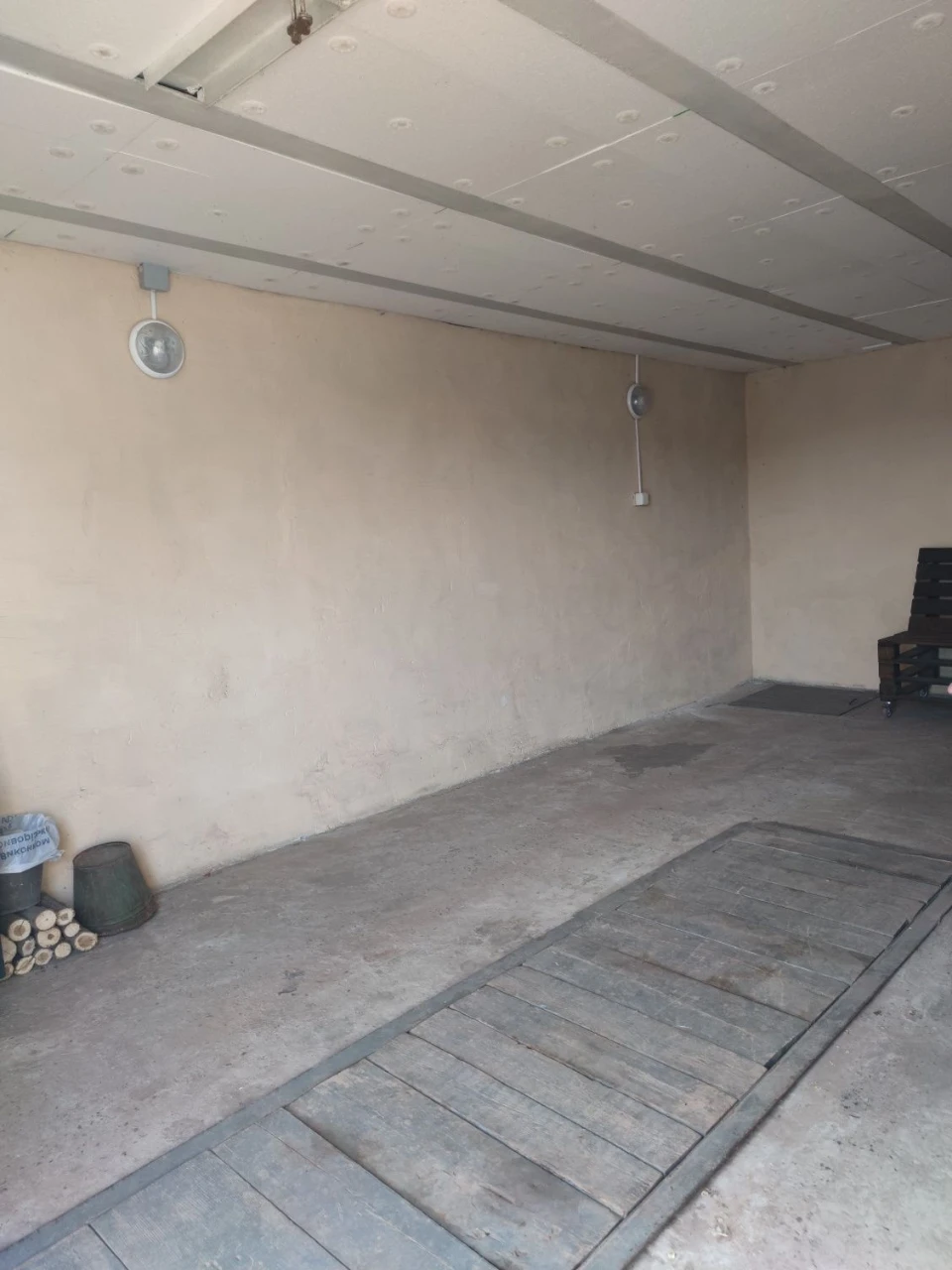 Garage with a pit. Garage cooperative Artemovets