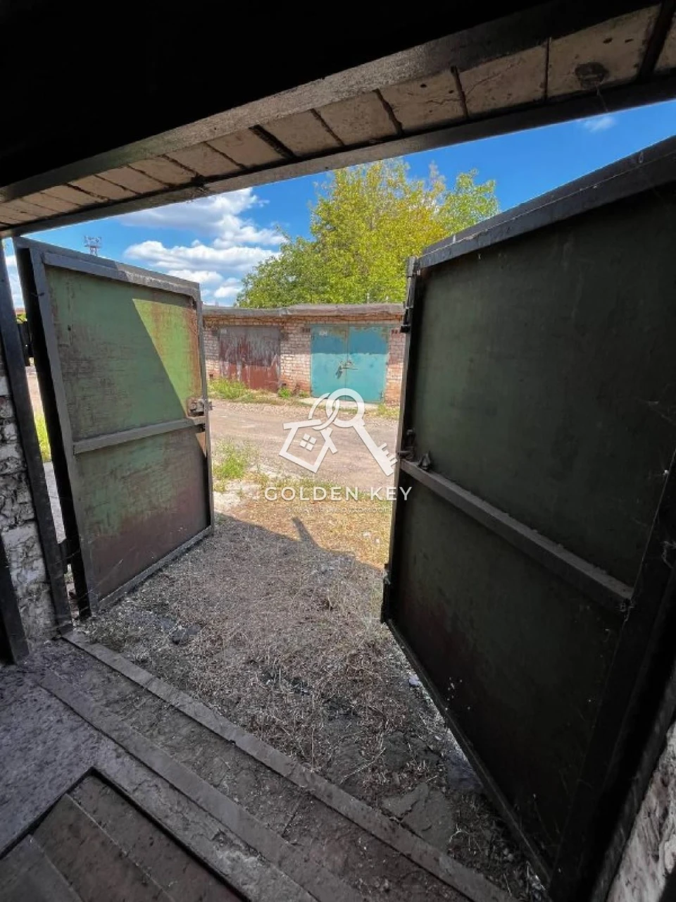 Sale of Garage, Central District
