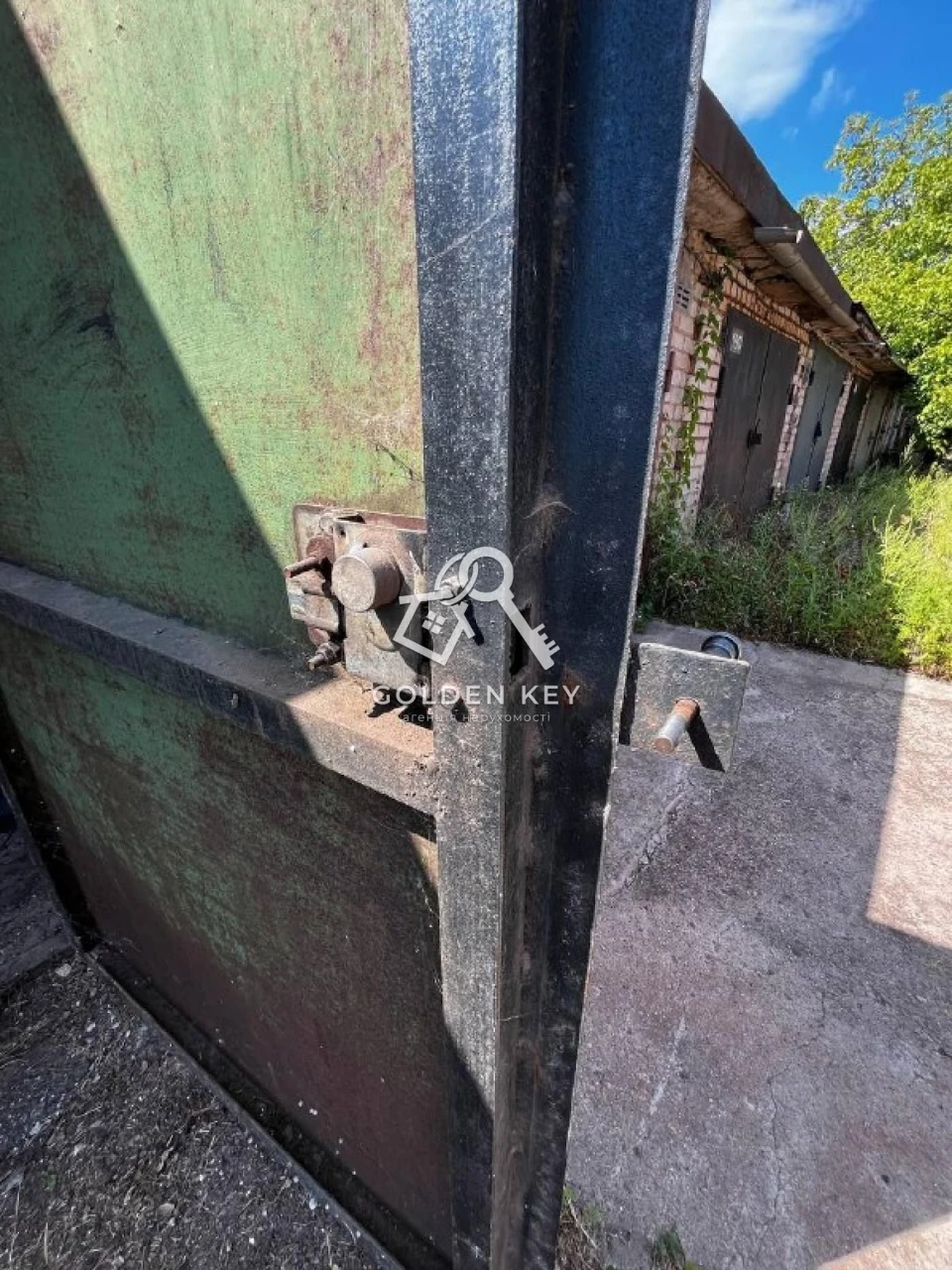 Sale of Garage, Central District