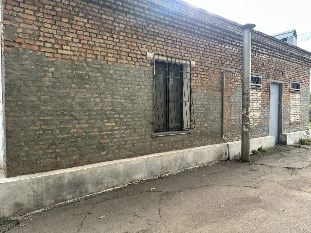 Garage, workshop, premises under car repair shop with territory, tire shop