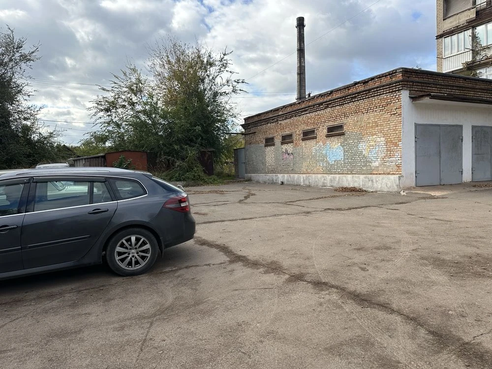 Garage, workshop, premises under car repair shop with territory, tire shop