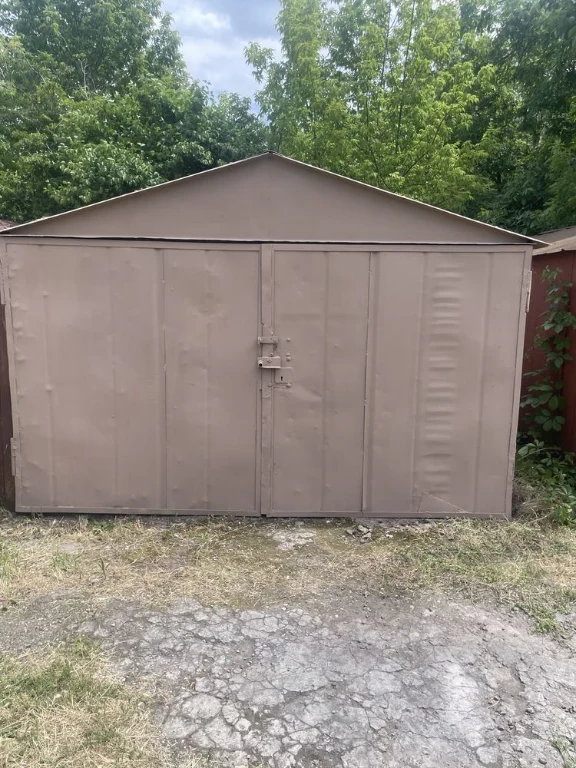 For sale: Garage in the "Burevestnik" cooperative