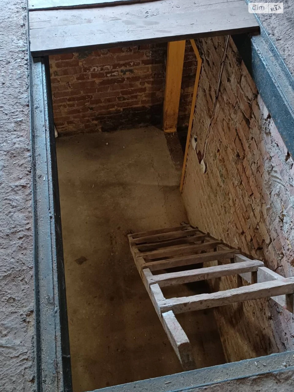 Property in Garage Cooperative Central-City