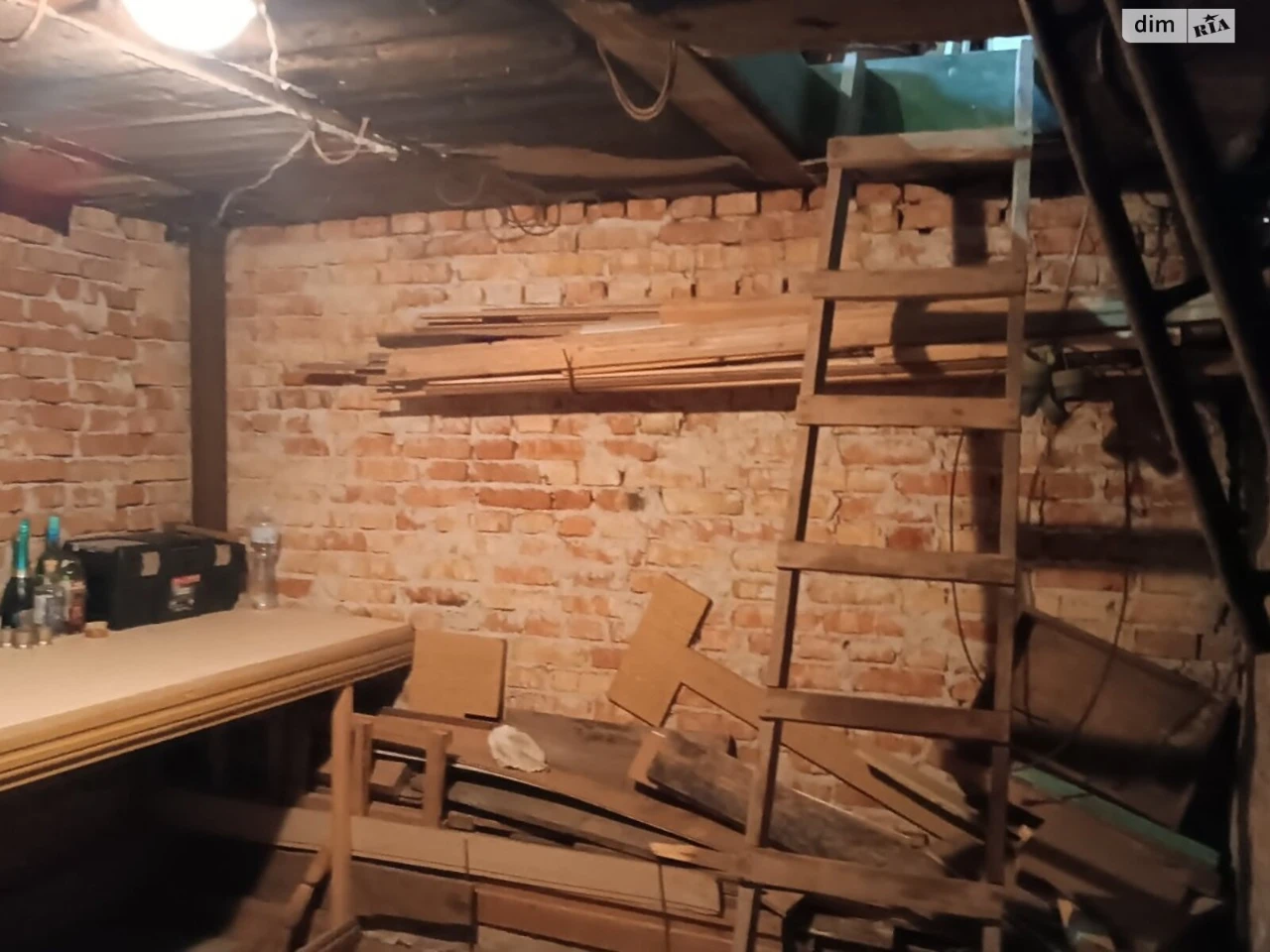 Property in Garage Cooperative Central-City