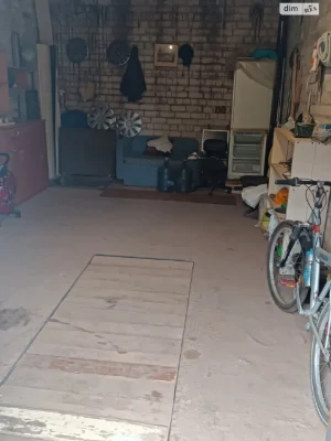 Property in Garage Cooperative Central-City