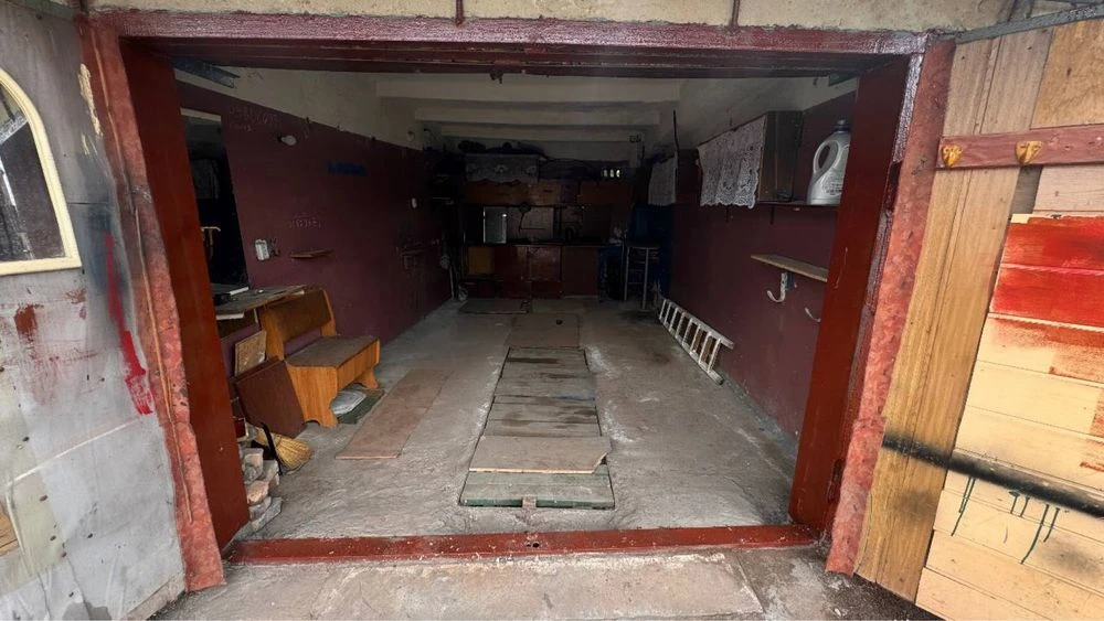 Garage with pit and cellar 20.5 m2