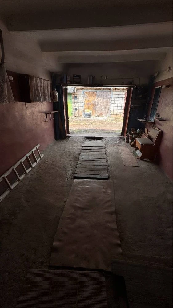 Garage with pit and cellar 20.5 m2